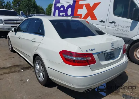 2011 Mercedes-Benz E 350 z USA, uszkodzony, nr VIN WDDHF5GB2BA360816